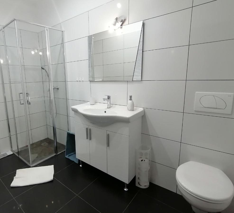 Apartment Srima Exteriör bild
